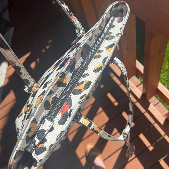 Guess Delaney Tote Purse White Leopard Print - Picture 6 of 8